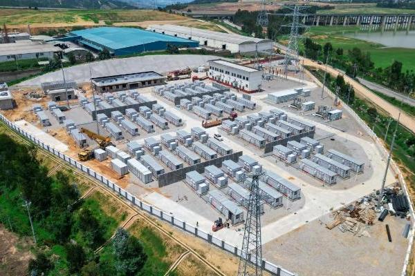鹏辉能源助力大理祥云县工业园200MW/400MWh独立共享储能电站并网 
