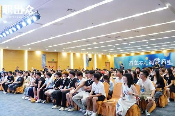 13 天蜕变，职出众· EBA职场进阶营圆满收官！青年学子蓄力奔赴未来职场 