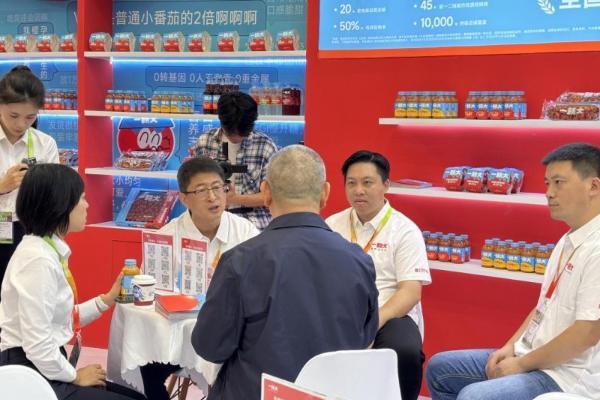 一颗大™强势亮相2025中国国际水果展，首日签约超预期 