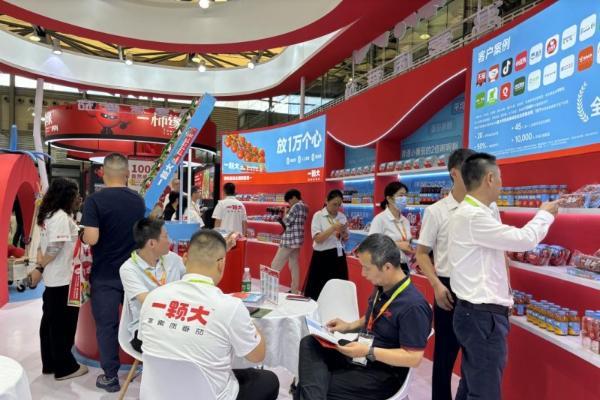 一颗大™强势亮相2025中国国际水果展，首日签约超预期 