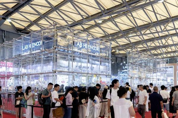 让创意落地：LAB HEENOOR在上海百货展构建“无限现实” 