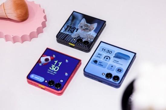 三星Galaxy Z Flip7：集轻薄耐用环保于一身的小折叠旗舰 