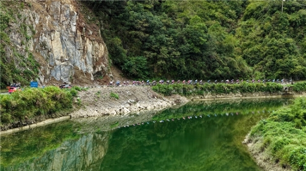 车轮上的山水画卷：2025“犀旺杯”环黄山国际公路自行车赛火热进行中
