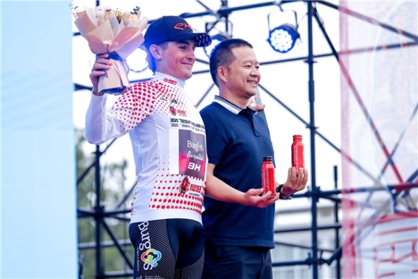 车轮上的山水画卷：2025“犀旺杯”环黄山国际公路自行车赛火热进行中