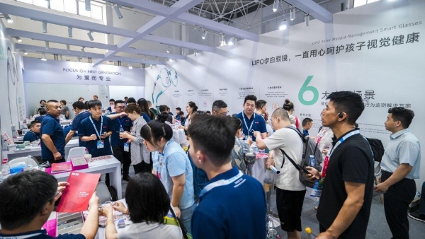 LIPO李白眼镜新品亮相2025北京眼镜展，开启儿童青少年眼镜市场增长新引擎