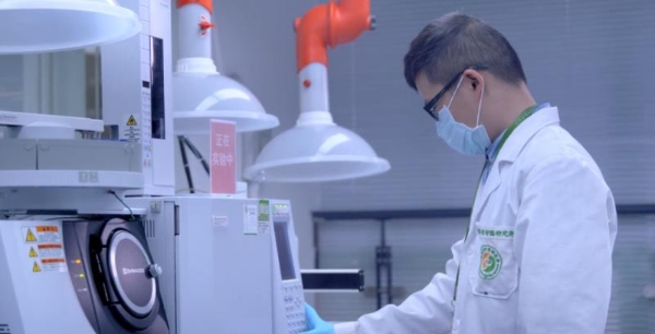 黛安蒂联合广东省中药研究所，为50+熟龄肌护肤筑牢“科研根基 