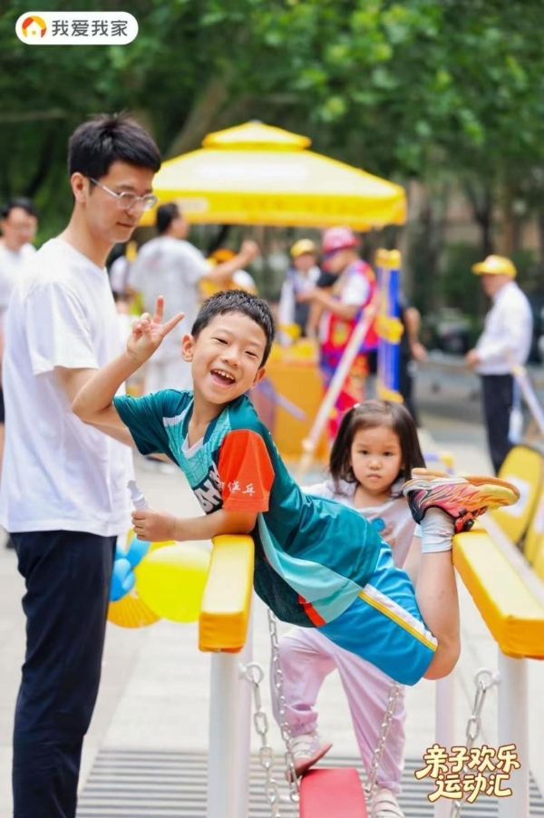为童年添一抹温暖“黄” 我爱我家向安定镇幼儿园捐赠物资 