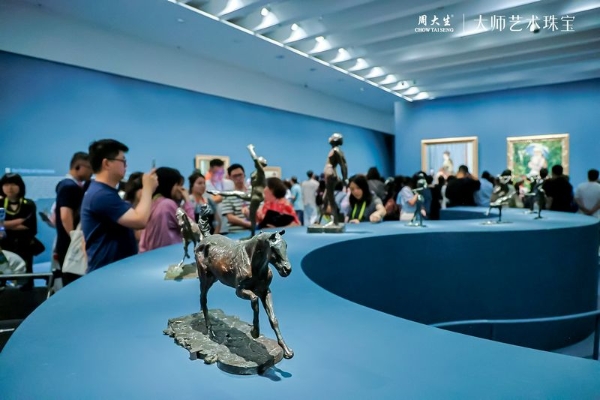周大生特邀会员共赴奥赛展：以珠宝为媒，焕活大师艺术基因 