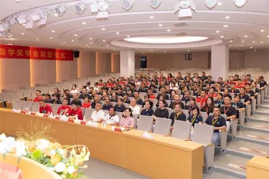 步履不停，爱心不止！意尔康“金秋助学”助力员工子女筑梦未来 