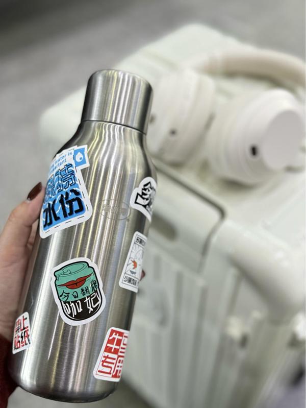 小红书马路生活节来啦！背上思乐得乐跃瓶，压马路才够味