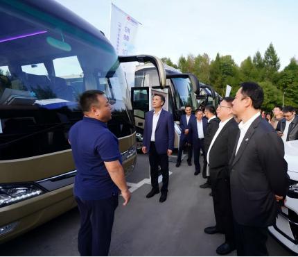 福田欧辉新能源客车亮相2025旅游出行大会 助力旅游客运高端化、品质化升级 