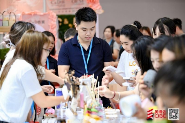 2025CIBE美博会焦点：黛安蒂斩获双权威奖项，借抖音溜达节打通熟龄肌护肤“体验-转化”全链路 