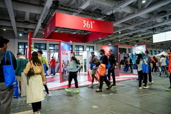 全球化扎根加速! 361° 专业新品助力跑者驰骋柏林马拉松赛道 
