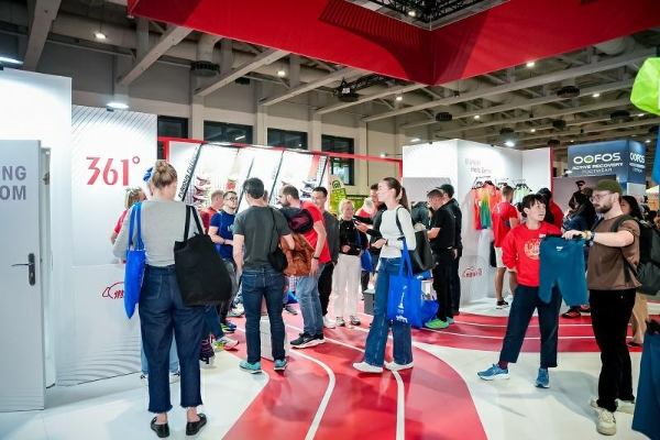 全球化扎根加速! 361° 专业新品助力跑者驰骋柏林马拉松赛道 