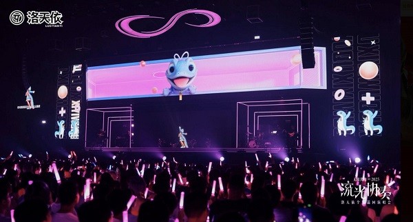 2025 洛天依流光协奏全息巡回演唱会：舞美视觉的奇幻华章 