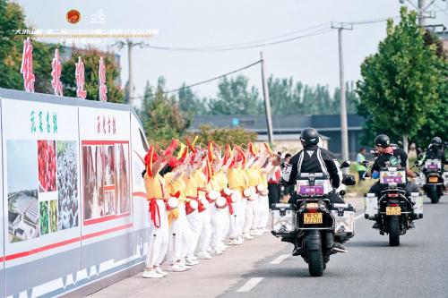 “大洪山杯”第二届中国公路自行车公开赛（湖北随县站）鸣笛开赛 
