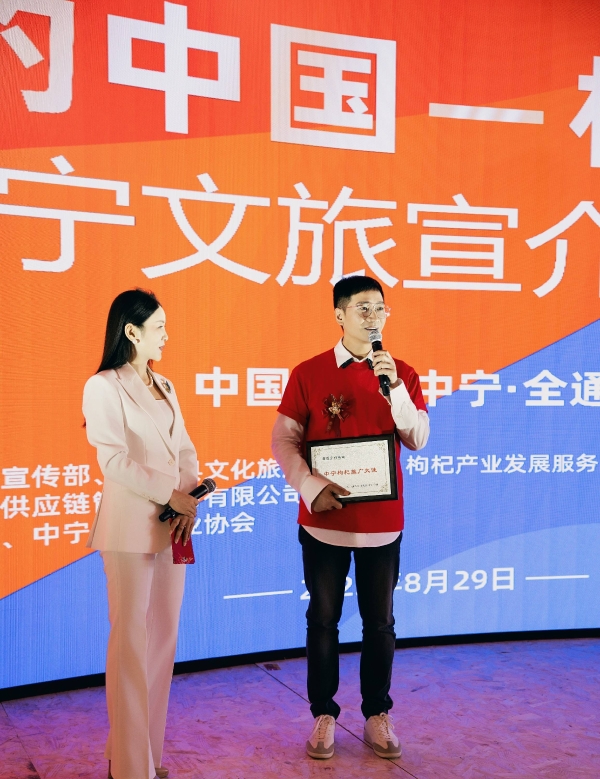 从实力演员到顶流白月光，何晟铭非遗之路非走不可 