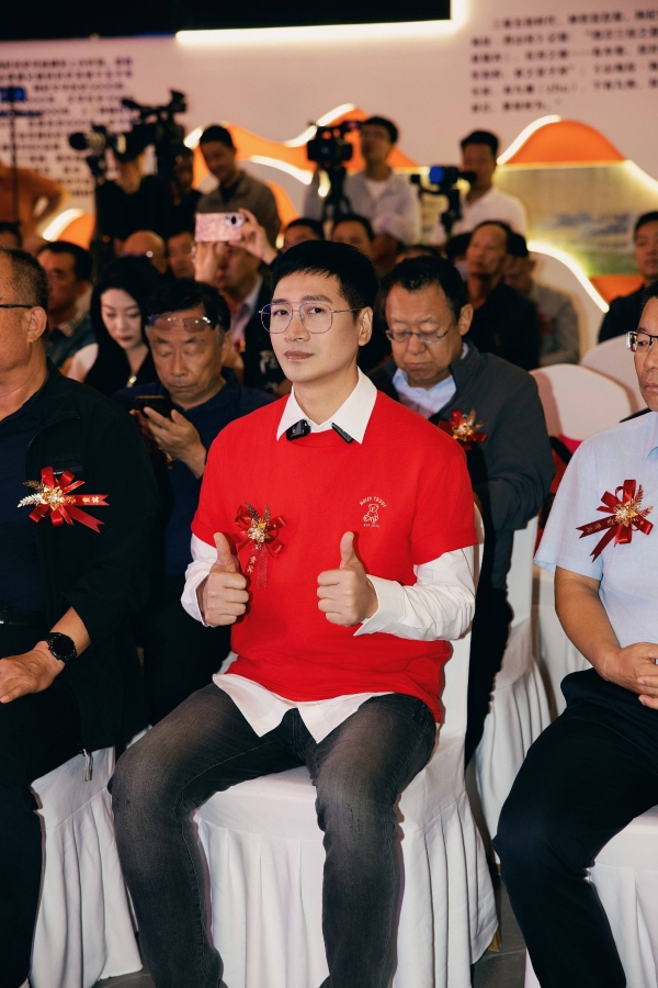 从实力演员到顶流白月光，何晟铭非遗之路非走不可 