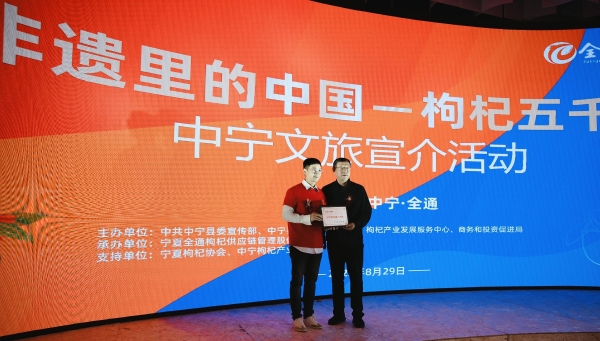 从实力演员到顶流白月光，何晟铭非遗之路非走不可 