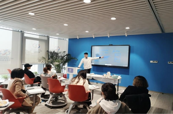 赋能青年，成就未来——职出众在教育路上的社会责任与品牌使命 