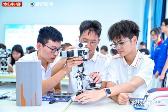 强国青年研学之旅：青春对话科技，共绘强国蓝图 