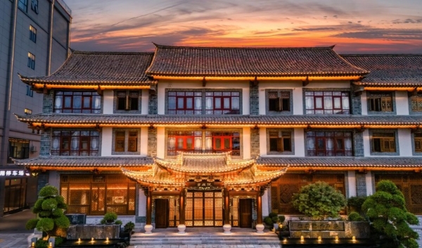 走进华洲酒店·云庭院 