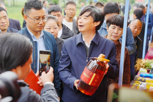 梅开二度！胡姬花再度联袂李培武院士团队科技守护“舌尖”安全问题 