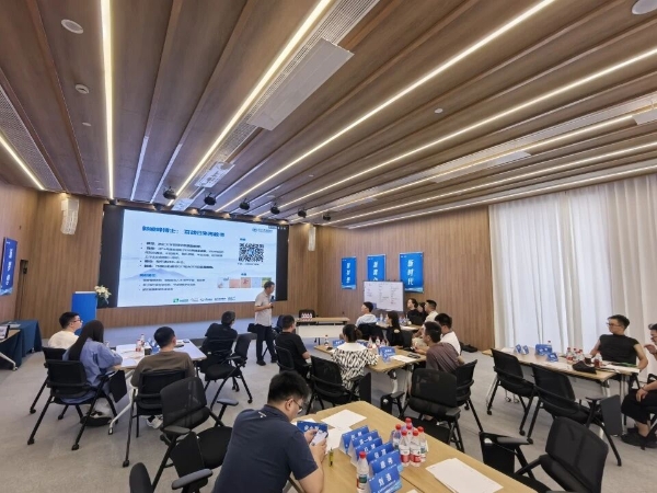 2025年杭州大学生创业学院精英班圆满举办，助力青年创业者开启新征程 