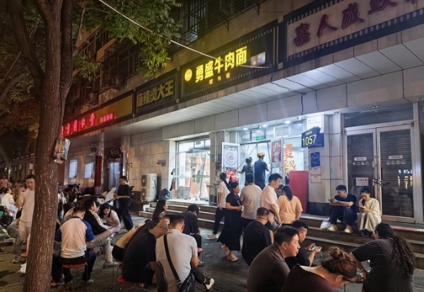 餐饮老板们迎来AI数字员工，美团AI守护每一个创业梦想 