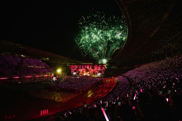 周深「深深的」巡回演唱会贵阳站落幕 七夕限定 家乡夜晚被歌声与烟火点亮 
