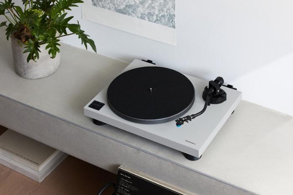 永恒之声，现代演绎 Technics 推出全新直驱式唱盘机SL40C/40CBT 
