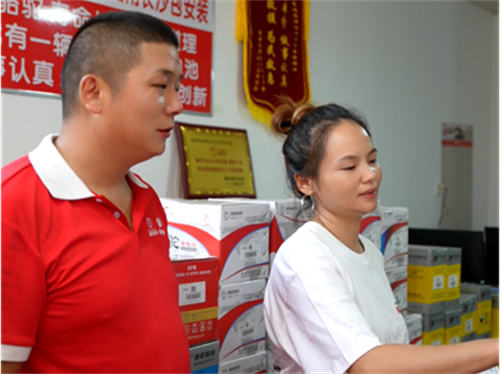 骆驼蓄电池：构建三大支柱，打造经销商共赢生态 