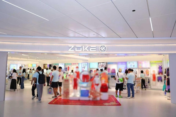 “科技赋能 泳创未来”ZOKE2026春夏新品发布会华彩启幕 