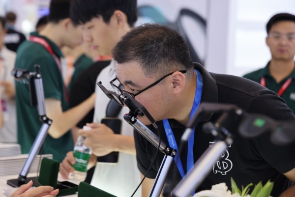 一文看懂谷东智能与光峰科技推出的王炸方案如何成为AR市场救星 