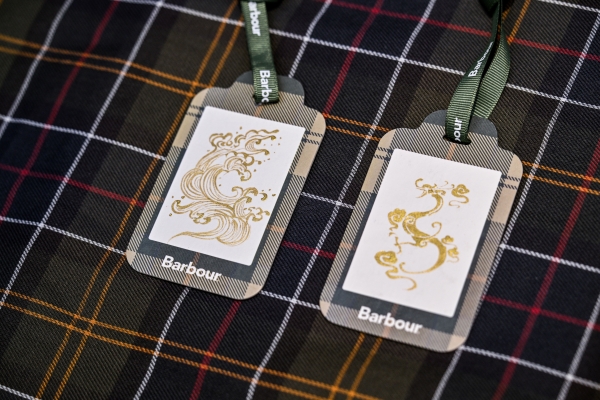 Barbour 诚邀韩东君莅临成都太古里，共庆Tartan经典格新主题快闪店耀然启幕 