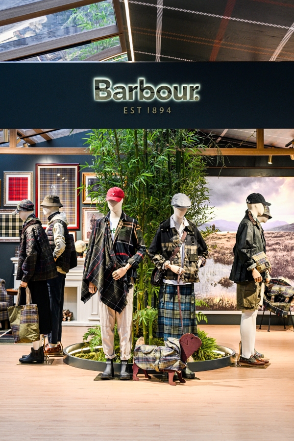 Barbour 诚邀韩东君莅临成都太古里，共庆Tartan经典格新主题快闪店耀然启幕 