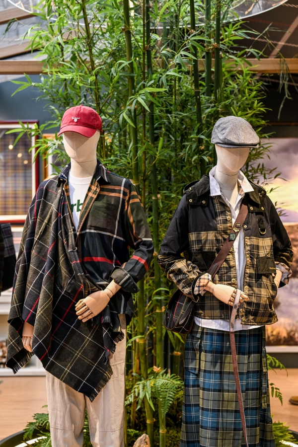 Barbour 诚邀韩东君莅临成都太古里，共庆Tartan经典格新主题快闪店耀然启幕 