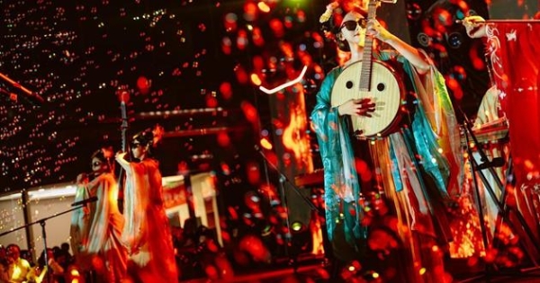 免费领票预约！假期去美林湖看打铁花、旗袍舞秀、鱼灯剧场...每天不重样！ 