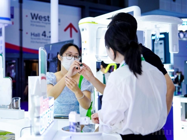 极简微创·焕新领航——登腾闪耀FDI 2025世界口腔大会，共筑口腔健康新未来 