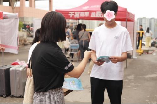 恩施联通“联通客户日 数智校企行”活动走进校园 