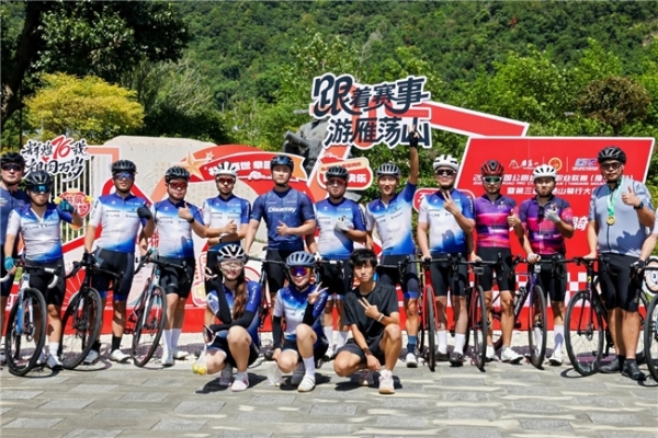 2025中国公路自行车职业联赛（雁荡山站） 暨第三届雁荡山骑行大会鸣笛开赛 