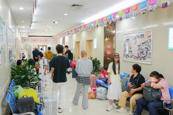 北京国丹医院：2025双节假期正常接诊，白癜风名医全程为您诊疗 