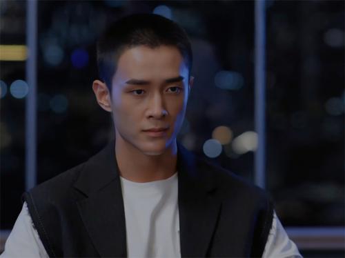 新加坡演员邓伟徳《带剑女孩》热播 硬朗外型下显多面演技 