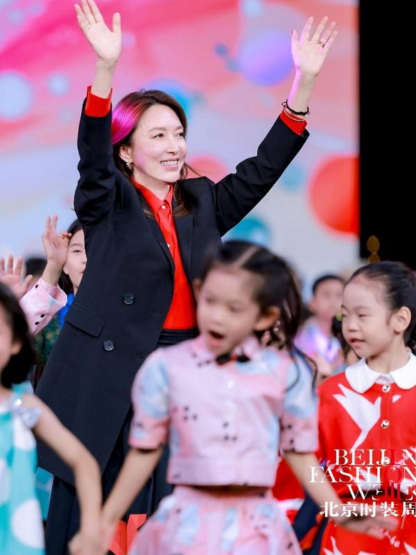 时尚承载责任：小鹤鹤“潮享日”公益秀瞩目京城，少年龚喜演绎东方大美 