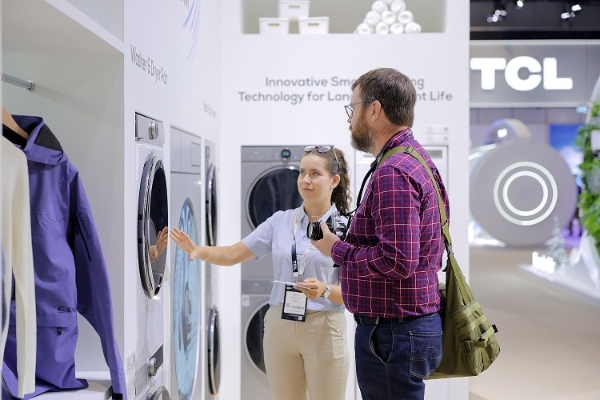 TCL实业携奥运级科技亮相IFA 2025，重塑时尚未来家