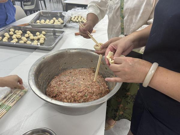 思乐得双节同庆话团圆，月饼传情暖人心，员工关怀践初心！ 
