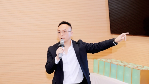 百雀羚医美携手漱玉平民，重构70万家药房生存法则！ 