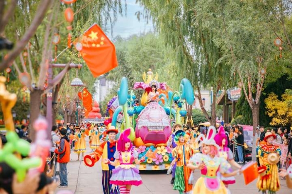 方特开启“双节”狂欢 国庆中秋打造合家欢乐盛宴 