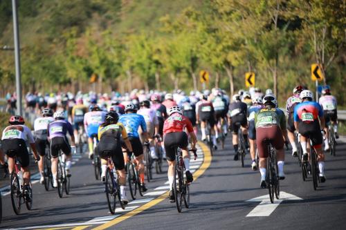 2025 UCI Gran Fondo 世界系列赛 中国杭州站圆满落幕 湘湖、千岛湖两站赛事点燃骑行热潮 