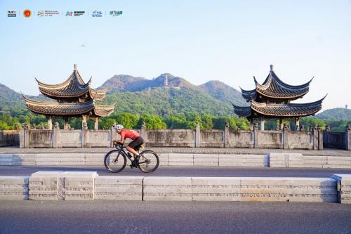 2025 UCI Gran Fondo 世界系列赛 中国杭州站圆满落幕 湘湖、千岛湖两站赛事点燃骑行热潮 